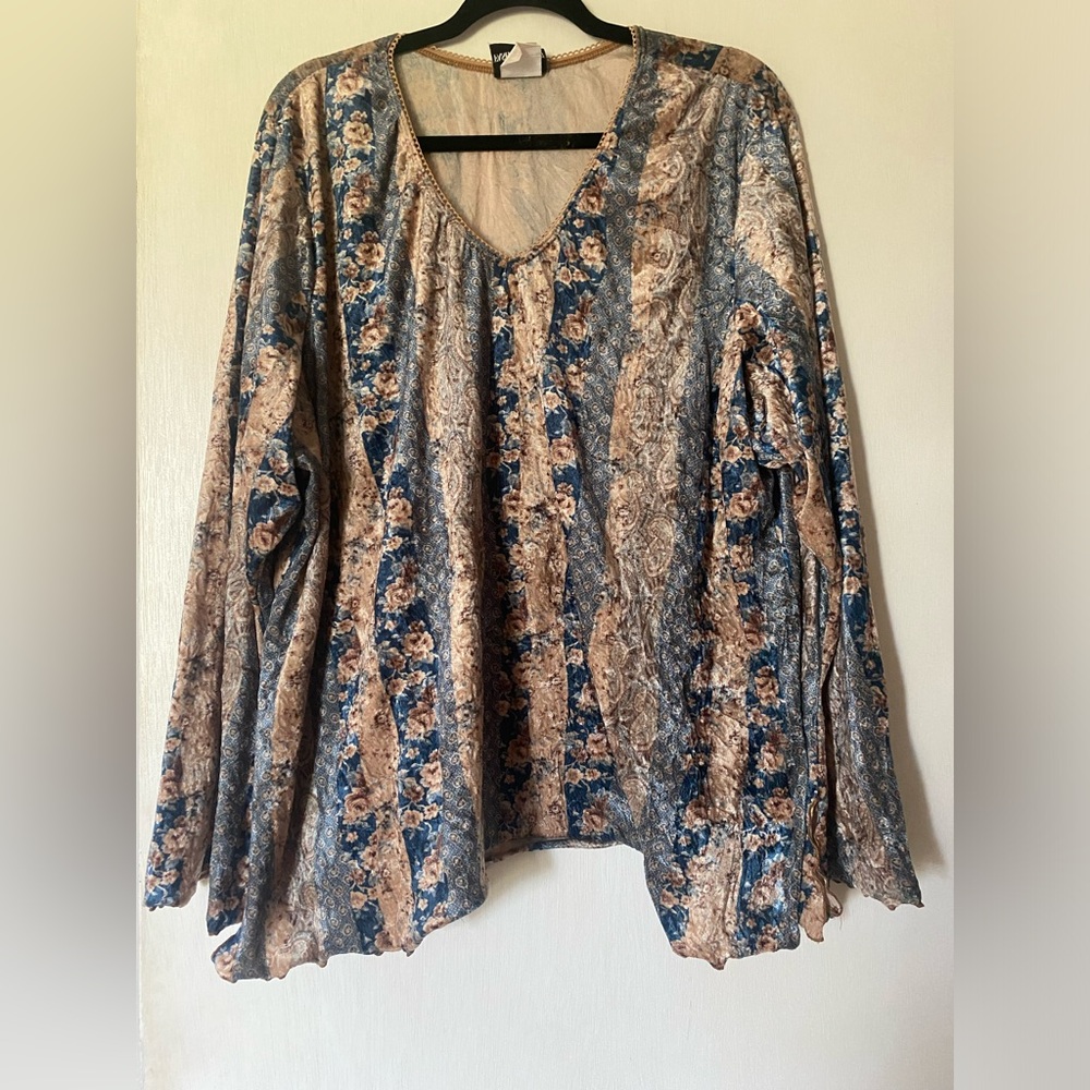 5/$20 Y2K fashion bug boho floral blouse